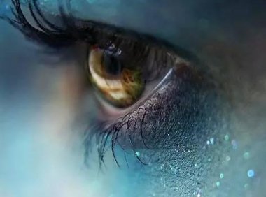 夜半歌声，奇怪的回响